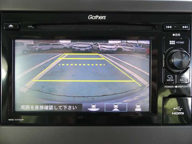 リアカメラが装備されており、後方の安全確認はもちろんのこと狭い場所での駐車や雨の日・夜間など視界の悪いコンディションでのストレスの軽減にもなります。
