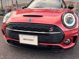 ハニカム構造のグリルがクーパーSのスポーティな印象をより一層際立ててくれます。