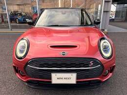 ハニカム構造のグリルがクーパーSのスポーティな印象をより一層際立ててくれます。