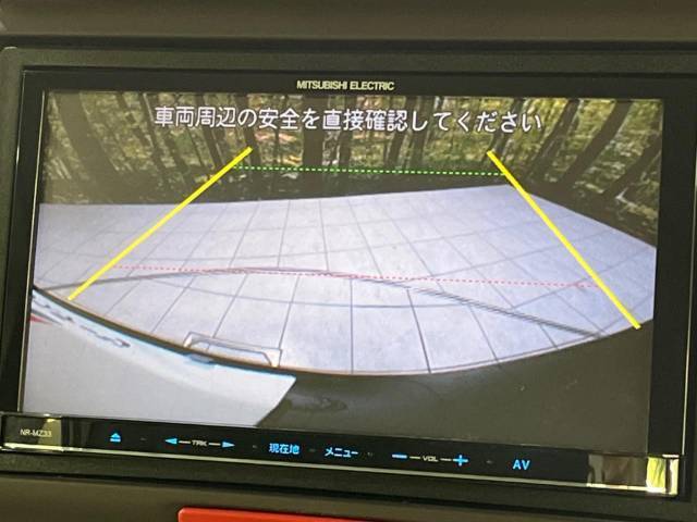 【バックカメラ】駐車時に後方がリアルタイム映像で確認できます。大型商業施設や立体駐車場での駐車時や、夜間のバック時に大活躍！運転スキルに関わらず、今や必須となった装備のひとつです！