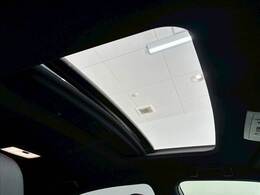 【サンルーフ】人気メーカーオプション。開放感溢れる車内を演出します☆