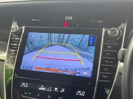 【バックカメラ】駐車時に後方がリアルタイム映像で確認できます。大型商業施設や立体駐車場での駐車時や、夜間のバック時に大活躍！運転スキルに関わらず、今や必須となった装備のひとつです！