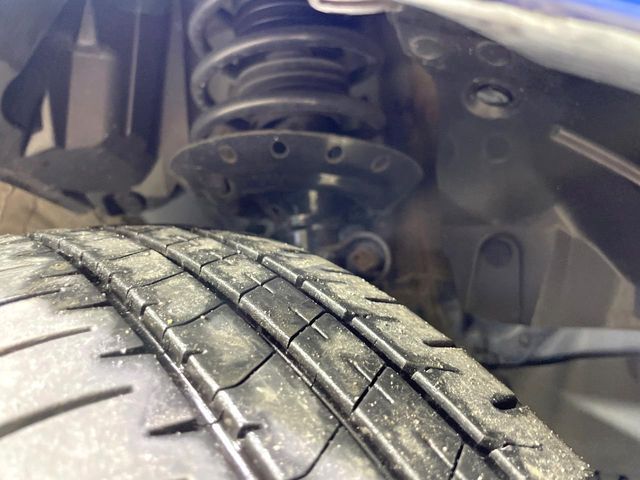 お車を安心してお乗りいただく為には、足回りの定期点検が欠かせません。サービスサポート（有償保証）では無料点検もご提供しており、安心のカーライフをお過ごしいただけるサポート体制が整っています。