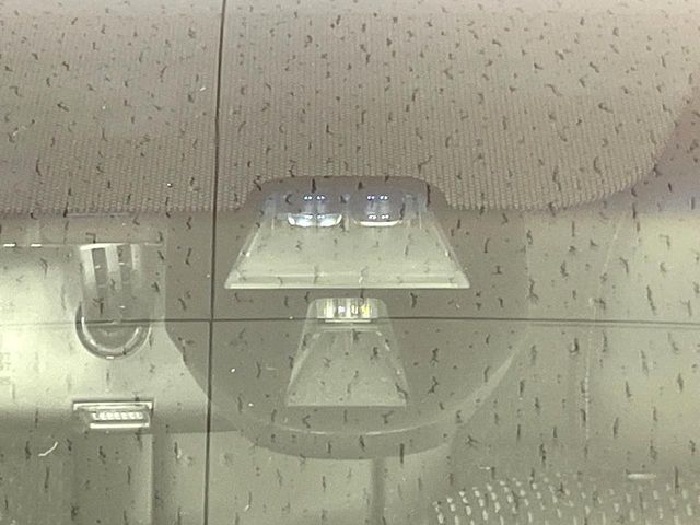 【シティブレーキアクティブシステム】低速走行中に前方の車両等を認識し、衝突しそうな時は警報とブレーキで衝突回避と被害軽減をアシスト。より安全にドライブをお楽しみいただけます。