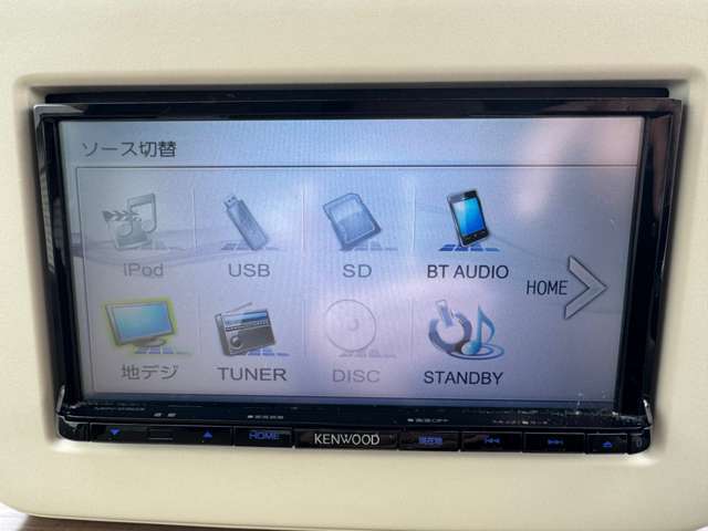TV、Bluetooth、SD完備で運転中も退屈させません。