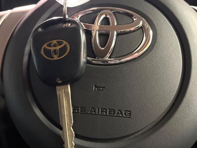 【キーレス】少し離れた場所からでもボタン一つでドアの開錠・施錠ができるのでとっても便利！ドアの鍵穴周りに傷をつけることもありません♪