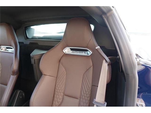 Sabelr製ブルーステッチ入ブラウン革スポーツシート装備☆Sabelr社と共同開発した超軽量バケットシート☆走りを楽しむホールド性と、日常の快適性を両立したアルピーヌならではのスポーツシートです☆