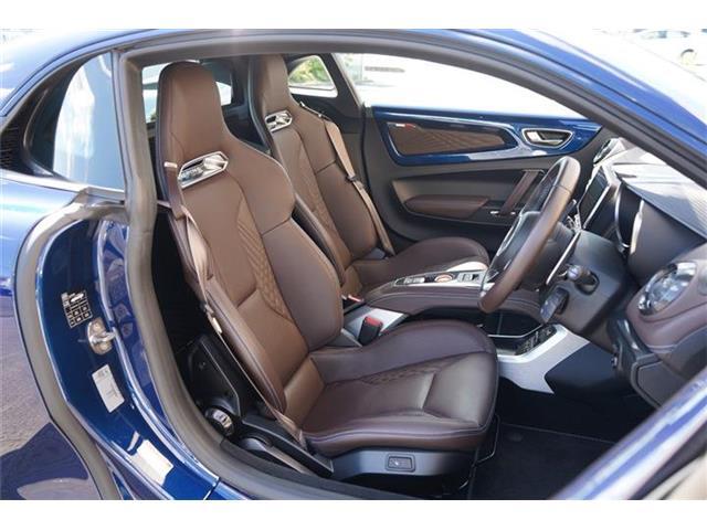 運転席にはシートヒーター・シートリフター装備で快適なドライブをサポートしてくれます☆シートコンディション良好です☆