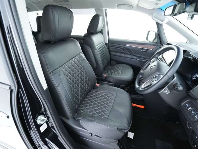 高めの視点が確保された運転席はお車の車体幅の感覚を掴みやすくなっておりますので、大きいお車が初めてという方にもおススメです♪