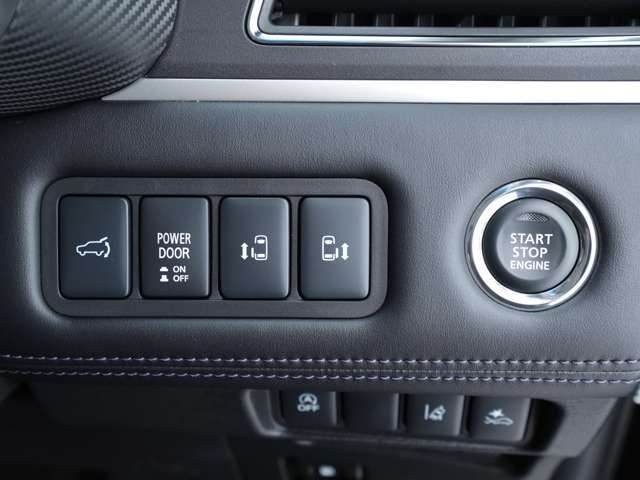 両側電動スライドドア搭載！運転席から開け閉めを操作することが出来ますので、悪天候時にも外に出ることなく送り迎えが可能です！