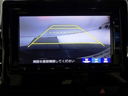 バックも安心のリアカメラ付いています。リアカメラがあると、いつでも安全にバックできますね。死角も減ります。3ビュー切り替え、ガイド線表示なので便利です。