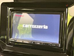 【ナビゲーション】目的地までしっかり案内してくれる使いやすいナビ。Bluetooth接続すればお持ちのスマホやMP3プレイヤーの音楽を再生可能！毎日の運転がさらに楽しくなります！！