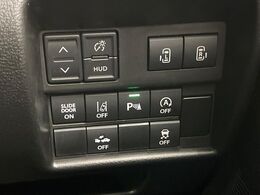 【両側パワースライドドア】スマートキーや運転席のスイッチで後席両側スライドドアの開閉が可能♪電動だから力を入れてドアを開ける必要が無く、小さなお子様でも簡単に開け閉めでき快適です♪