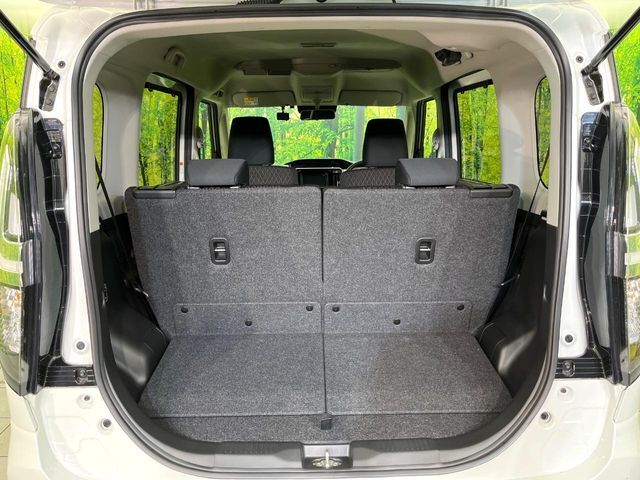 普段のお買い物や通勤、送迎等に十分な荷室スペースを確保しております。セカンドシートを倒すと、大きな荷物の積載も可能です♪