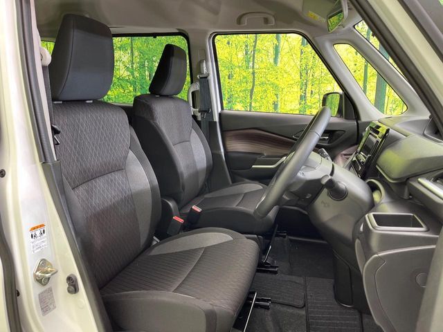 運転席シート廻りは使用感も少なく、良好な状態となっています。丁寧に使われていたことがよくわかりますね。