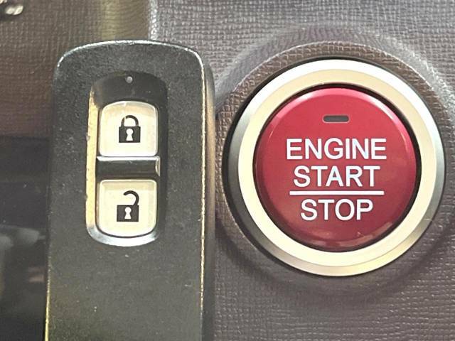 【問合せ：0749-27-4907】【Hondaスマートキー】カバンやポケットに入れたままでもドアの施錠・解錠が可能なスマートキーを装備。エンジンのオン・オフ時もカギを取り出す必要が無いから便利です♪