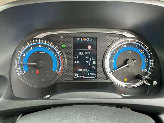 瞬時に必要な情報を読み取ることのできるシンプルで見やすいメーターです。