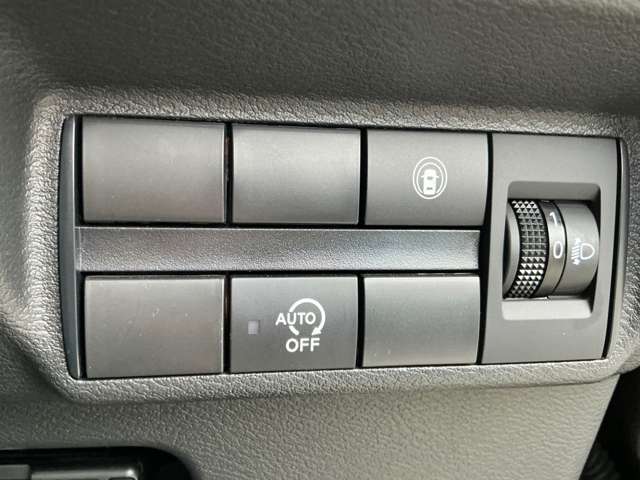 ガソリンを節約するのがアイドリングストップ。普段通りの運転で状況に応じてクルマ自身が判断してアイドリングストップし、エコドライブを行って経済的な走行を実現します