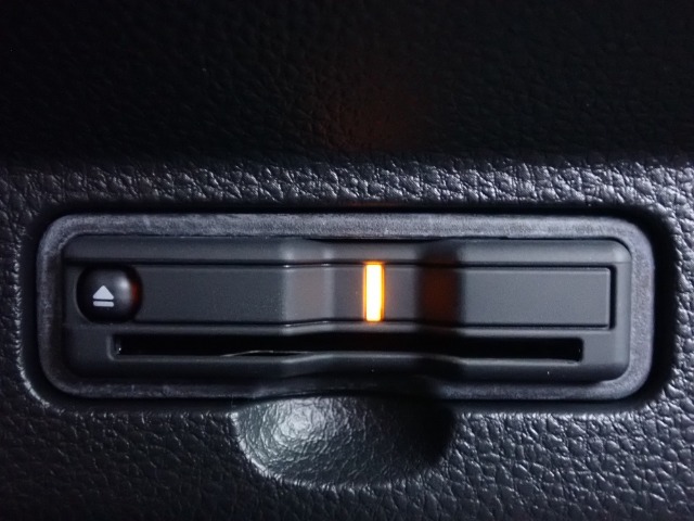 ■【ETC車載器】が装備されています。セットアップをしてお渡しとなり、ETCカードを差し込むだけで高速道路の利用が可能です。