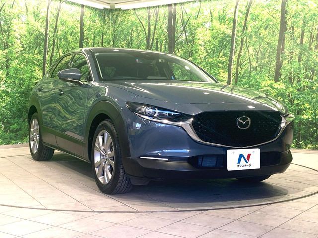 高透明度のガラス皮膜で撥水はもちろん、上質なツヤ・光沢を実現。紫外線や酸性雨から大切な愛車を保護し、色あせ・劣化を防止。「弾スプラッシュコート」、「弾プリミッサコート」からお選びいただけます。