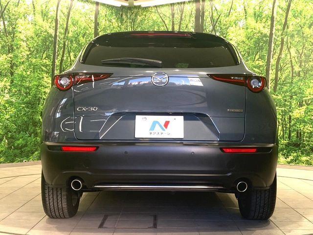 安心の最長10年・走行無制限保証（有償）をご用意。保証内容も充実はもちろん、無料点検＆オイル交換や、年中無休の全国・24時間ロードサービスも付帯されておりますのでご安心下さい。