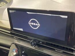 【大画面ナビ】人気の大型ナビを装備。存在感のある大画面はインパクト大！ナビ利用時のマップ表示は見やすく、テレビやDVDは臨場感がアップ！いつものドライブがグッと楽しくなります♪