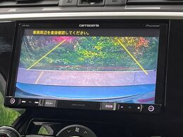 【バックカメラ】駐車時に後方がリアルタイム映像で確認できます。大型商業施設や立体駐車場での駐車時や、夜間のバック時に大活躍！運転スキルに関わらず、今や必須となった装備のひとつです！