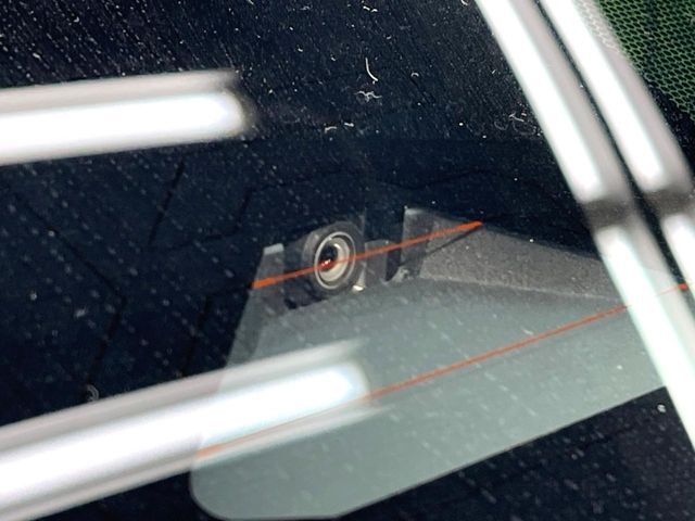 【トヨタセーフティセンス】走行中に前方の車両等を認識し、衝突しそうな時は警報とブレーキで衝突回避と被害軽減をアシスト。より安全にドライブをお楽しみいただけます。