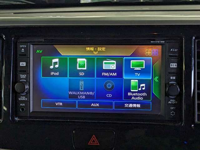 ナビを展示しているのでお気軽にさわっていただければと思います♪クラリオン、ケンウッド、カロッツェリアのナビを展示しています♪