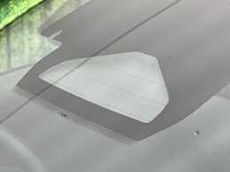 【トヨタセーフティセンス】走行中に前方の車両等を認識し、衝突しそうな時は警報とブレーキで衝突回避と被害軽減をアシスト。より安全にドライブをお楽しみいただけます。