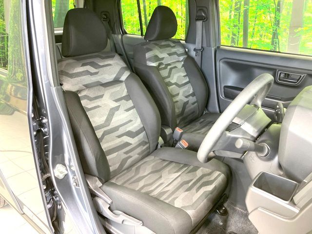 運転席シート廻りは使用感も少なく、良好な状態となっています。丁寧に使われていたことがよくわかりますね。