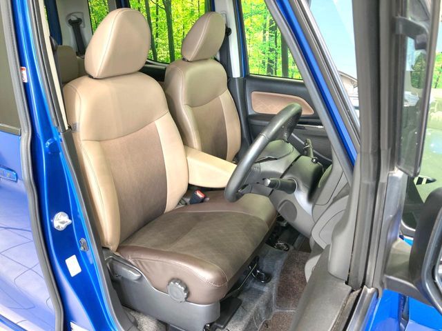 運転席シート廻りは使用感も少なく、良好な状態となっています。丁寧に使われていたことがよくわかりますね。