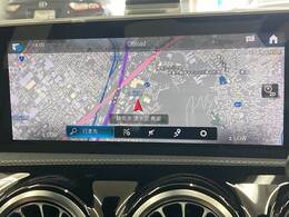 【純正ナビ】一体感のあるナビは、高級感ある車内を演出してくれます。Bluetooth再生などオーディオ機能も充実しておりますので、運転もより楽しめます♪