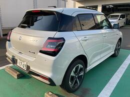 リヤワイパー装備です。雨天時の後方確認も安心です。