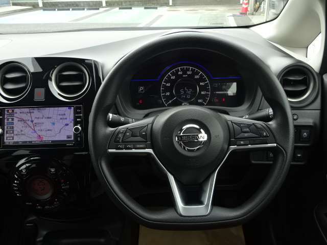 車の事分からなくても運転席に座ってみると何となく良い感じ！とかイマイチだな、とか感じます。だからこそ是非ご自身の目で手で体で実際に触れて頂きたいのです。