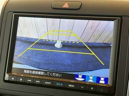 【カラーサイドモニター】を装備しております。左前タイヤ付近の映像がカラーで映し出されますので幅寄せや縁石の確認ができて安心です。