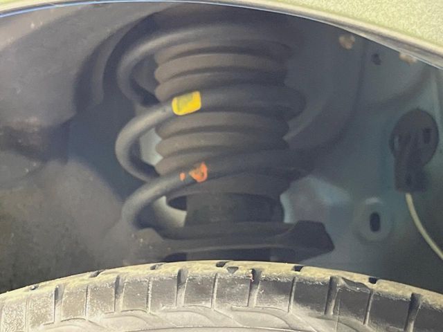 お車を安心してお乗りいただく為には、足回りの定期点検が欠かせません。サービスサポート（有償保証）では無料点検もご提供しており、安心のカーライフをお過ごしいただけるサポート体制が整っています。