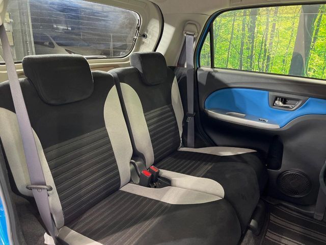 後部座席も気になるようなキズ・汚れやへたり等、大きなダメージはなく、良好な状態です。