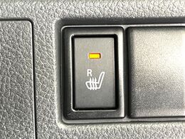 【運転席シートヒーター】寒い日に重宝するシートヒーター！エアコンより早く温まってくれるので寒がりの人も安心ですね♪エアコンの温風は乾燥するから苦手、という方にもをおすすめです。