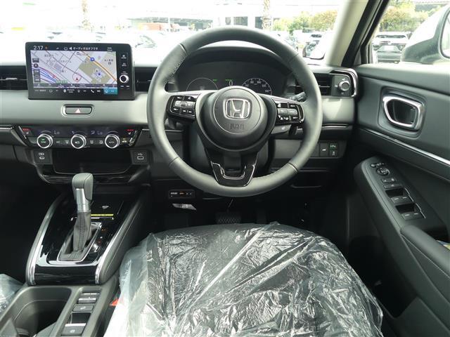 【運転席】座り心地が良いシートなので長時間の運転でも快適にお過ごしいただけます。新品のフロアマットのご注文も可能です。掲載箇所以外にご希望の写真がございましたらお気軽にお問い合わせ下さい。