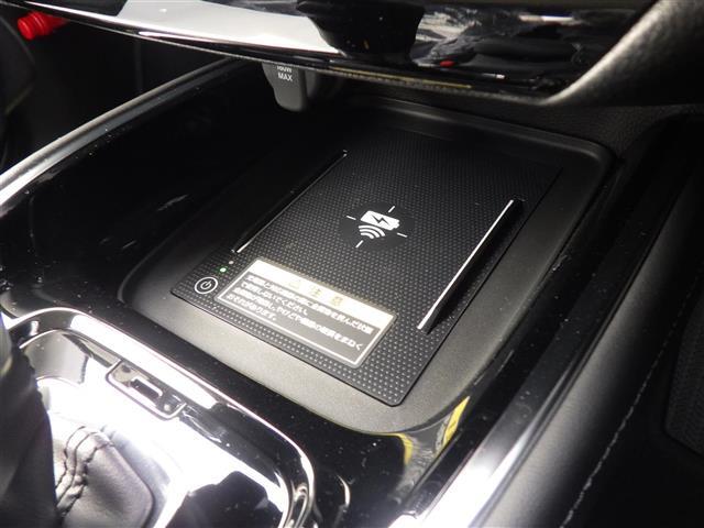 【ワイヤレス充電】充電エリア内に対応するスマートフォンを置くだけで充電する事が可能！ケーブルを抜き差しする手間も省けますね！