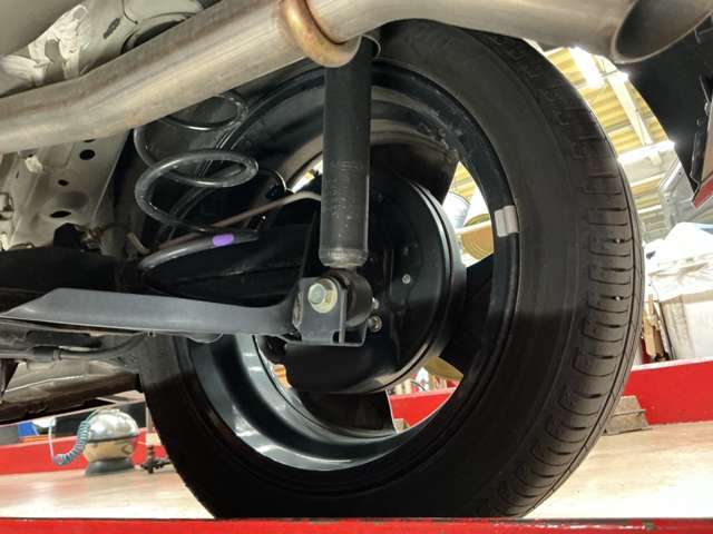 右リヤ足回りです。