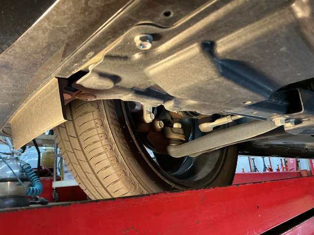右フロント足回りです