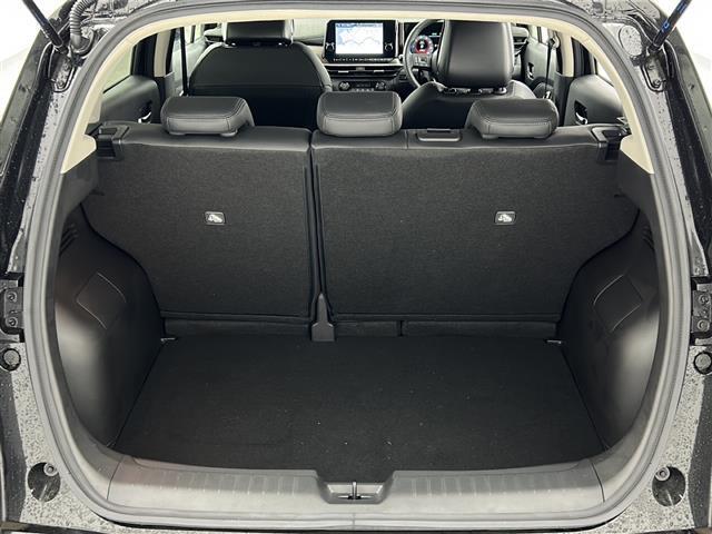 【トランク】積み込みやすくて、たっぷり積める荷室です。シートアレンジできるものは、乗車人数と荷物の量や大きさによってシートを動かすことができるので、より快適なドライブが可能です！