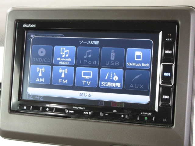 ナビゲーションはギャザズメモリーナビ(VXM-214VFi)が装着されております。AM、FM、CD、DVD再生、音楽録音再生、フルセグTV、Bluetoothがご使用いただけます。