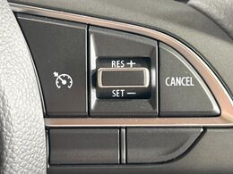 【クルーズコントロール】高速道路もラクラク走行。アクセルを離しても一定速度で走行ができ、長距離運転時の負担を軽減！加速・減速も簡単なスイッチ操作で調整できます。