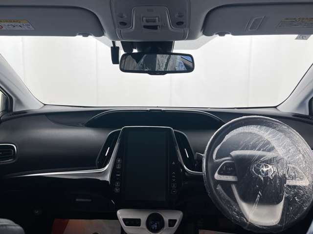 落ち着いたカラーの内装で、ゆったりと運転したい方に。