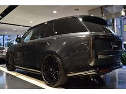 車高はロワリングキットにてローダウンされております。