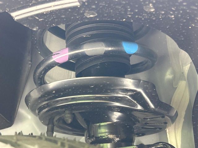 お車を安心してお乗りいただく為には、足回りの定期点検が欠かせません。サービスサポート（有償保証）では無料点検もご提供しており、安心のカーライフをお過ごしいただけるサポート体制が整っています。