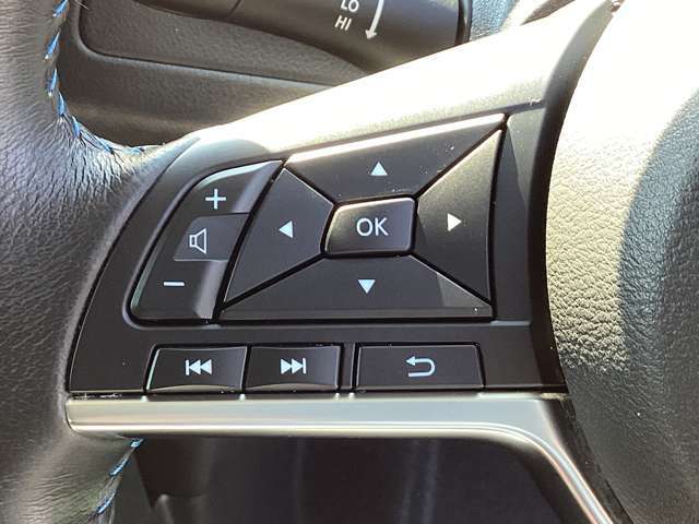 ステアリングについたスイッチで運転中も安全に操作ができます◎